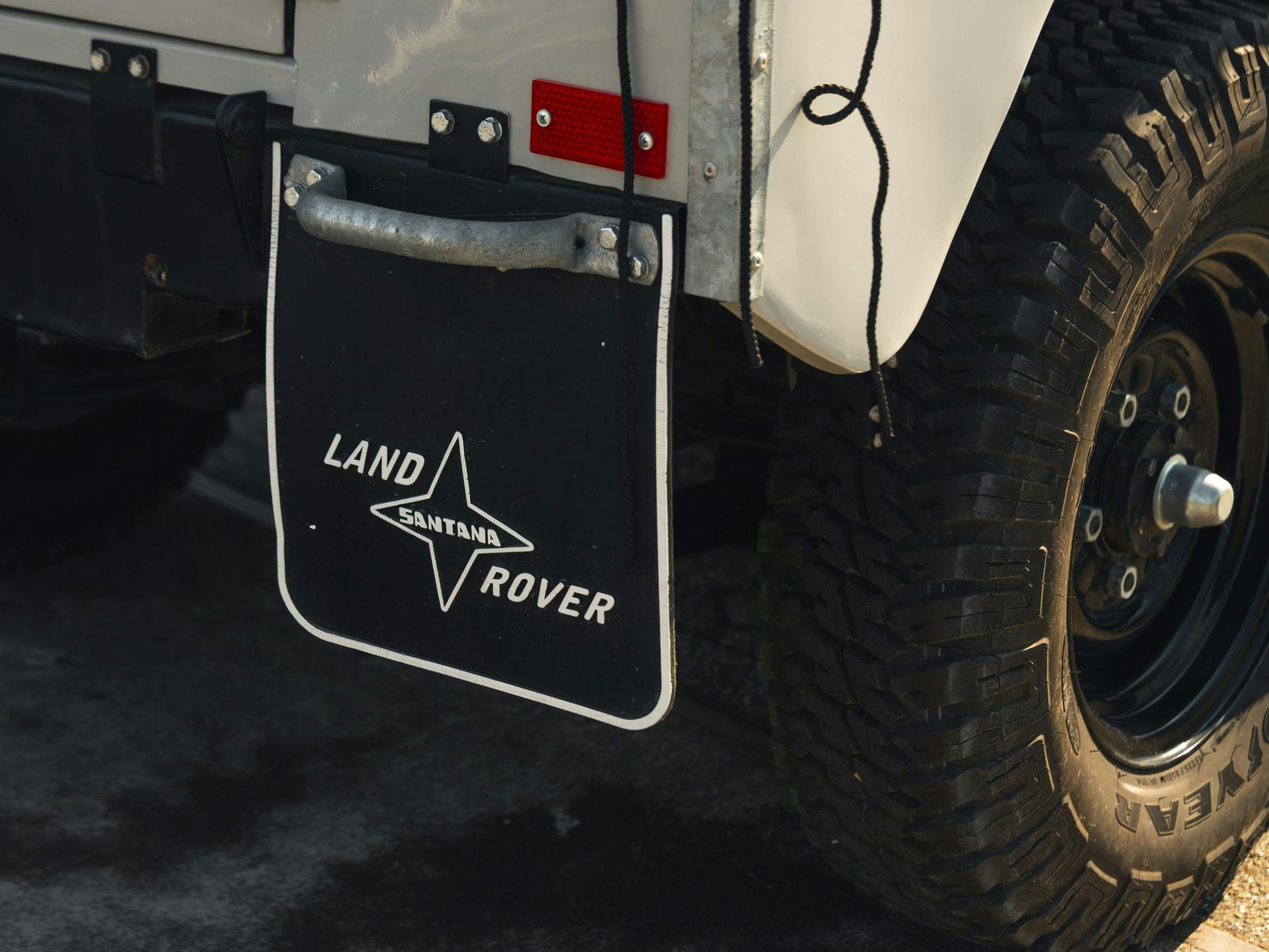 Land Rover Defender 2.3 109